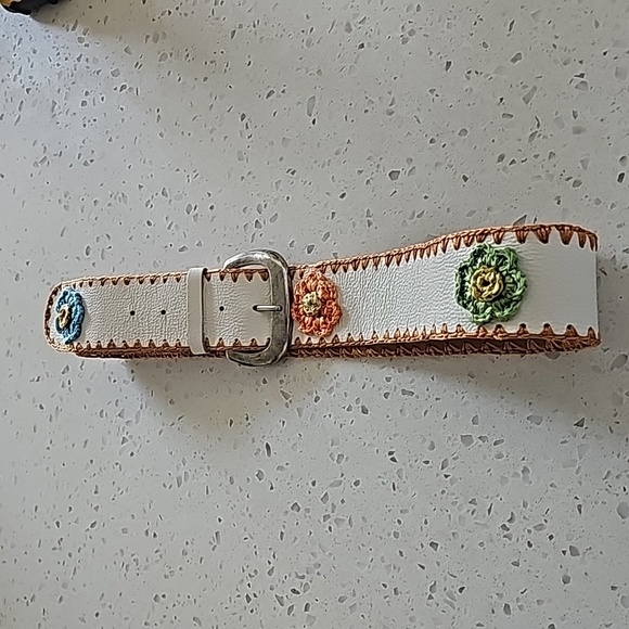 Women's Genuine Leather Boho Style Flowered Belt - Size Large - Picture 7 of 9
